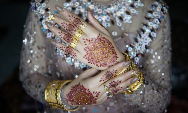 Royal Front Hand Mehndi Designs for Various Occasions